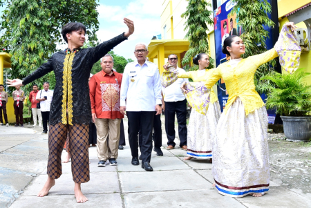 TARI PENYAMBUTAN TAMU