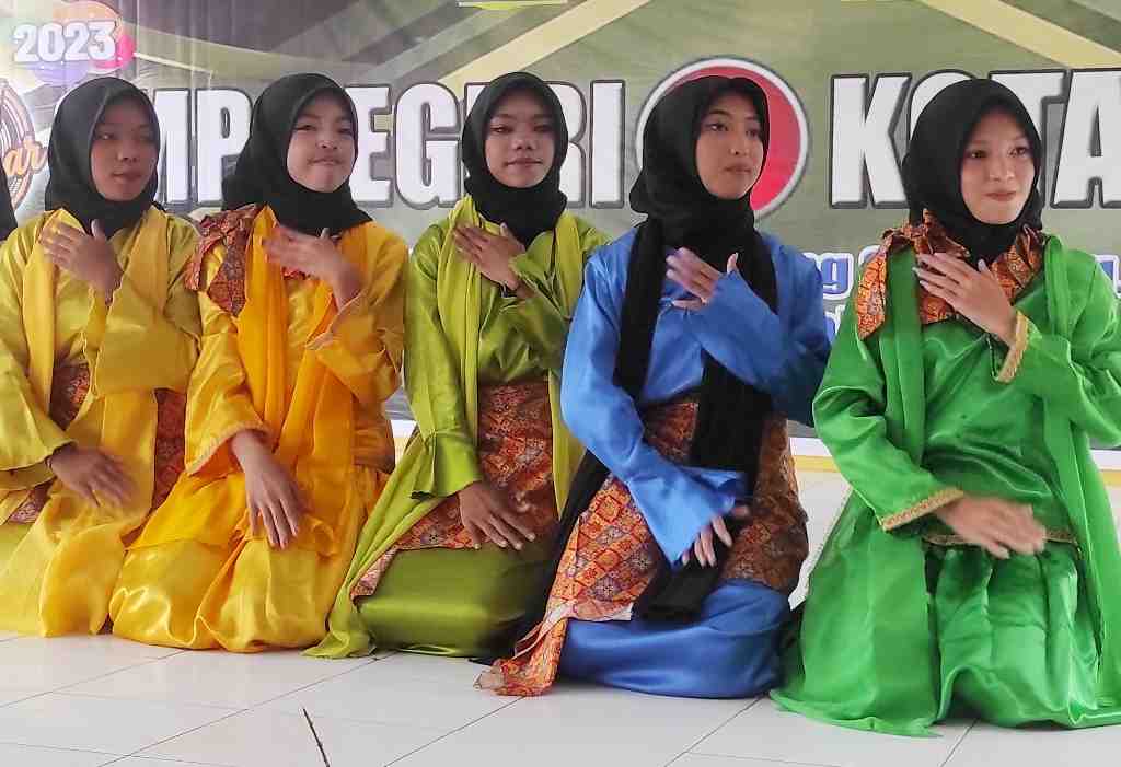 TARI ZAPIN