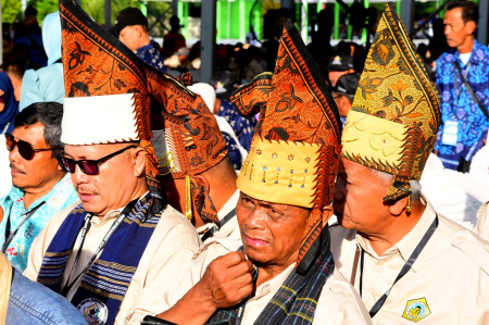 TOPI ADAT BATAK