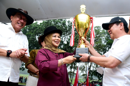 TROFI JUARA KARAPAN SAPI