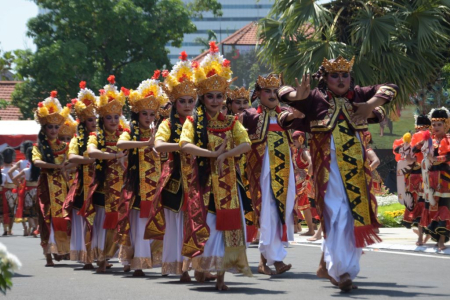 TARIAN KOLOSAL HUT KE 79 PROV JATIM