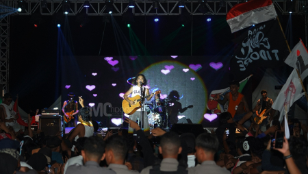 KONSER MUSIK SLANK