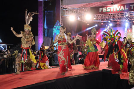 TARI PUMPUNG HAPAKAT HUMA BETANG