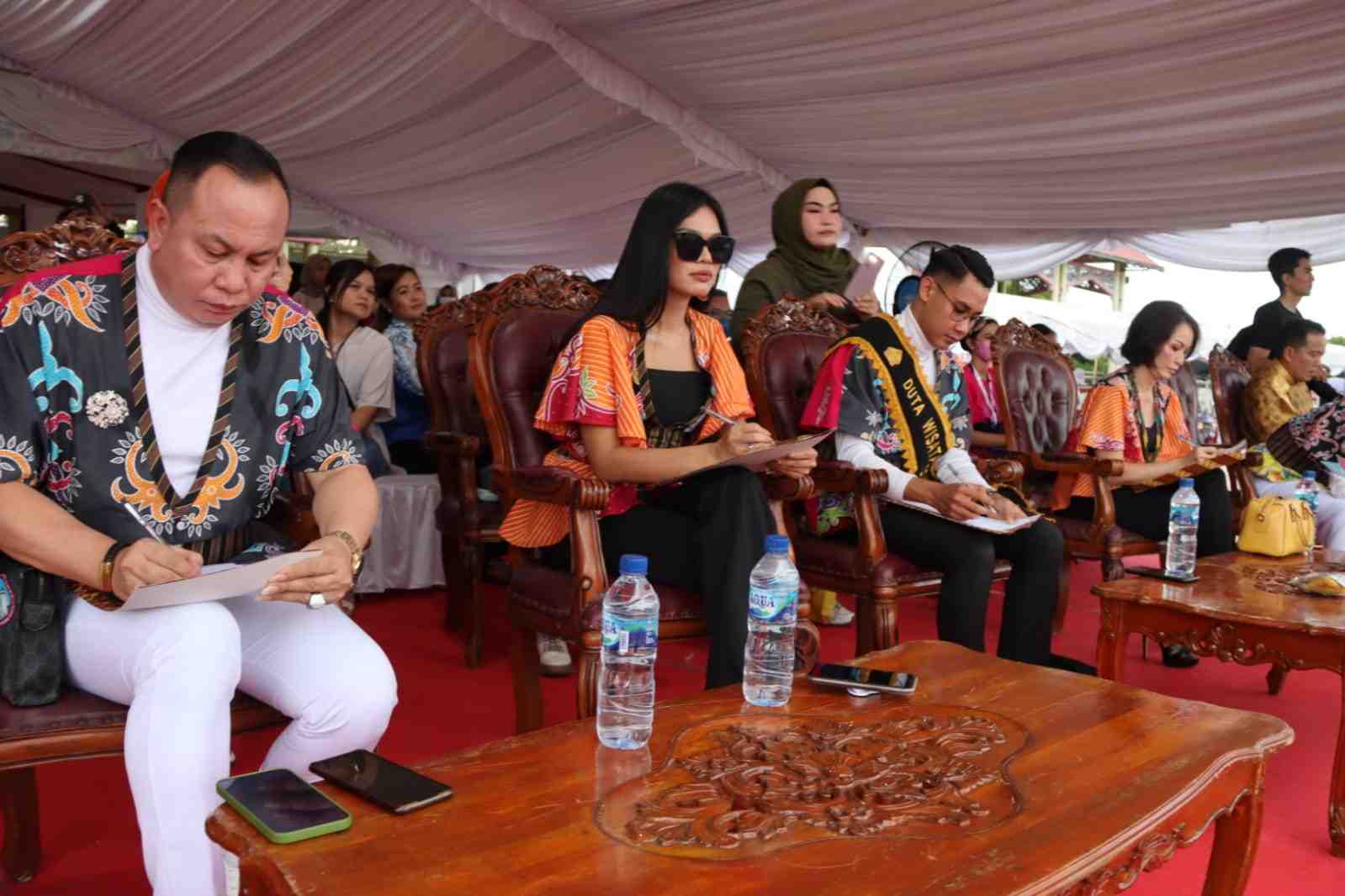 JURI LOMBA FASHION SHOW