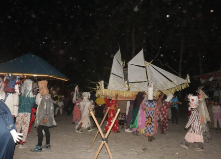 RITUAL SEMAH LAUT di KEPULAUAN KARIMATA