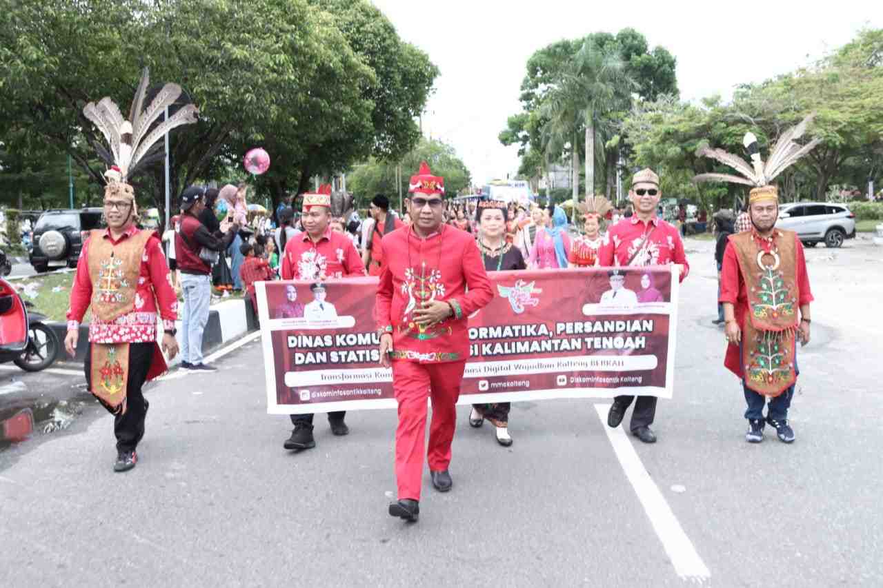 DISKOMINFOSANTIK IKUTI KARNAVAL FBIM