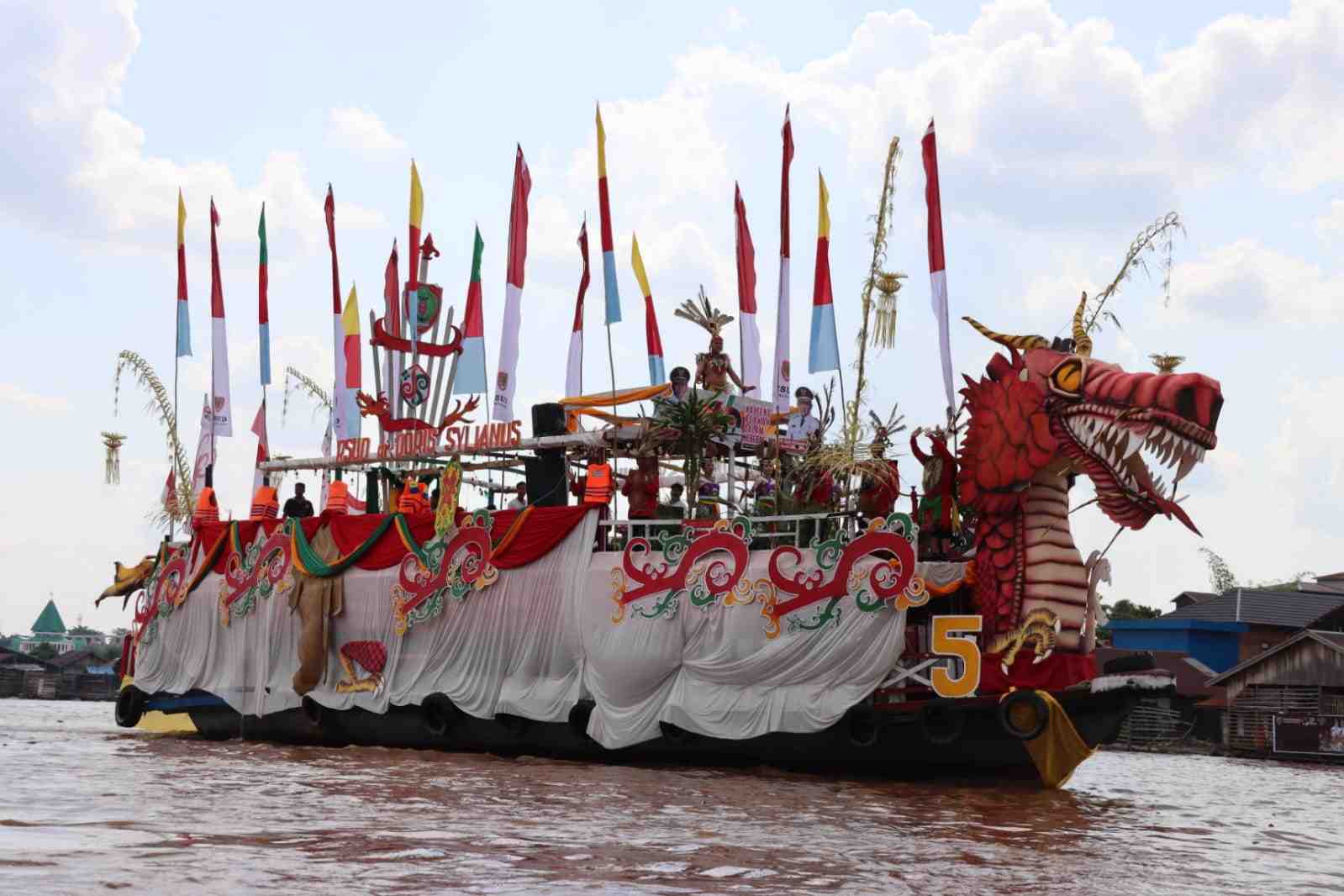 LOMBA PERAHU HIAS