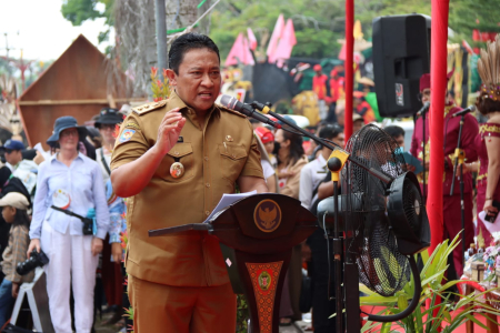 PEMBUKAAN KARNAVAL
