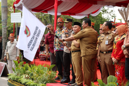 MELEPAS PESERTA PAWAI