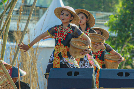 TARIAN PEMBUKA TLILIR ART & CULTURE FESTIVAL
