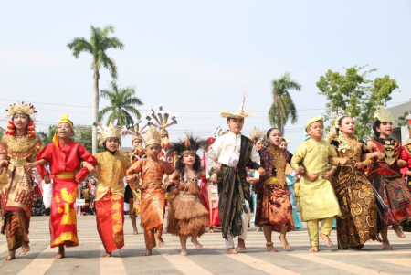 KARNAVAL BUDAYA LINTAS ETNIS SINGKAWANG