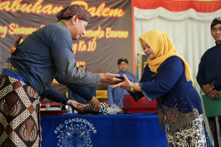UBORAMPE LABUHAN MERAPI