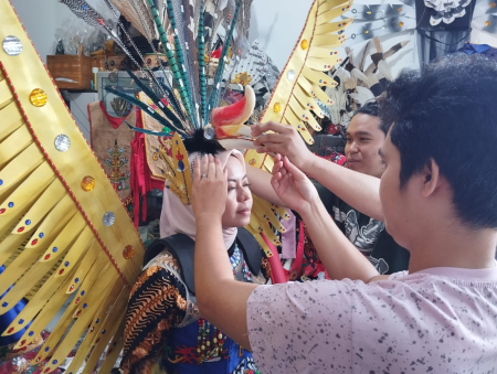 KOSTUM KARNAVAL