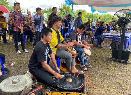 PEMAIN MUSIK LAWANG SAKEPENG