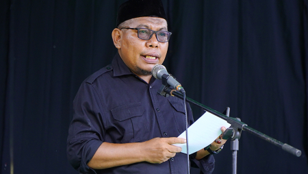 MEMEGANG TEGUH TRADISI GOTONG ROYONG