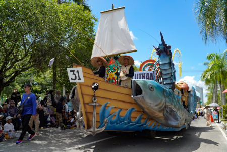 MOBIL HIAS PERAHU NELAYAN