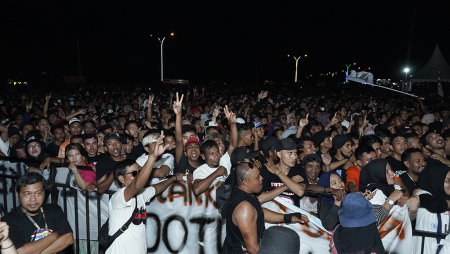 SAKSIKAN GRUP BAND SLANK