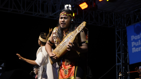 MAINKAN ALAT MUSIK SAPE