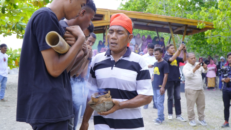 ASAPI BAMBU DENGAN KEMENYAN
