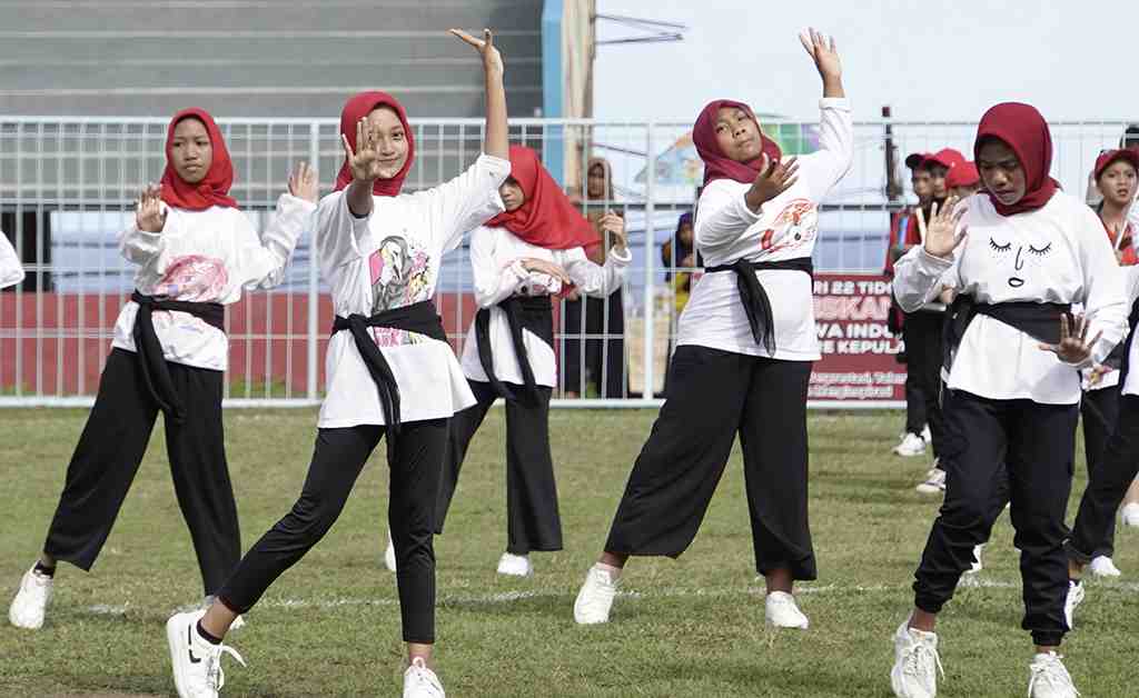 TARI KOLOSAL DANA-DANA