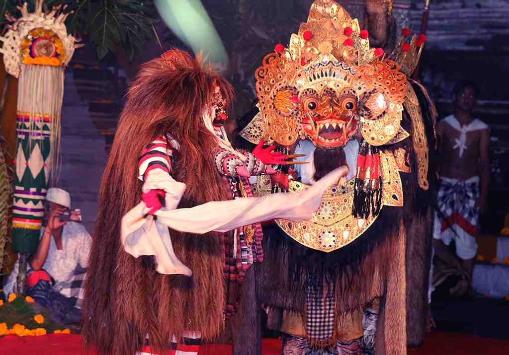 TARI BARONG DAN RANGDA