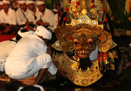 BUSANA BARONG