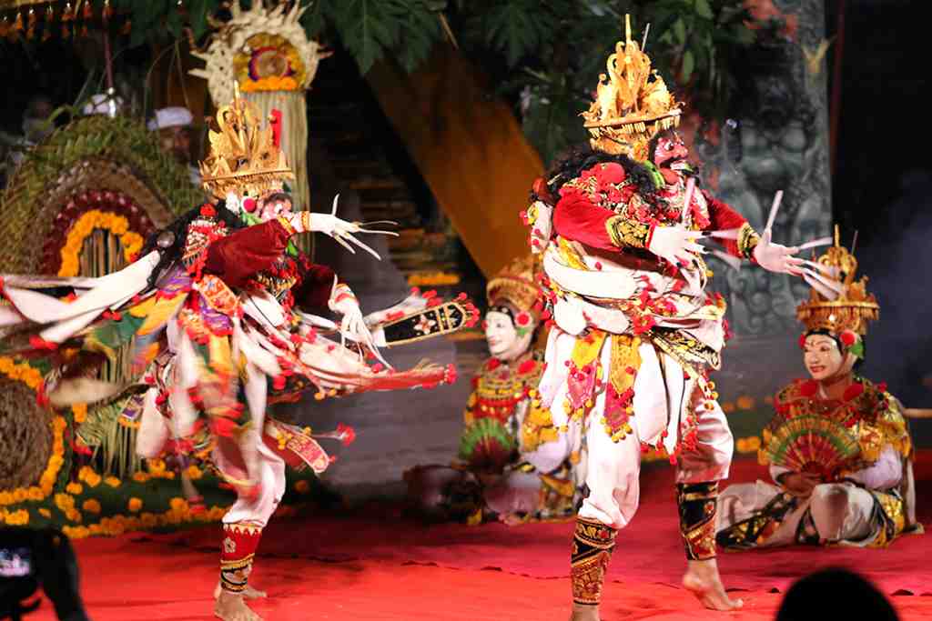 PENTAS TARI JAUK