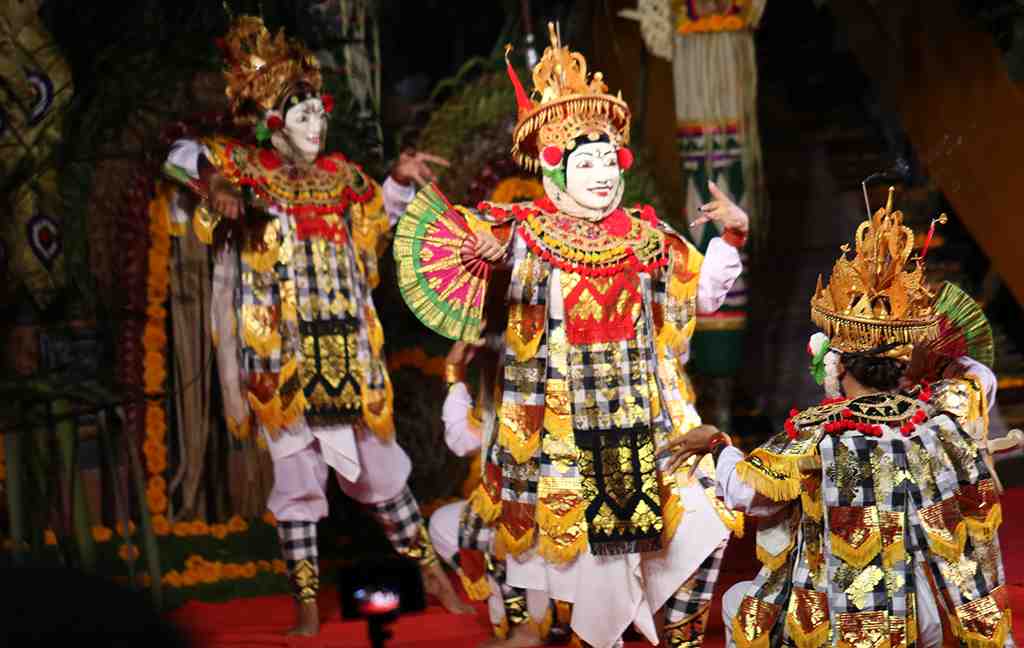 TARI TOPENG TELEK