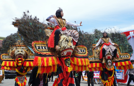 MELESTARIKAN BUDAYA NUSANTARA DI TANAH PAPUA
