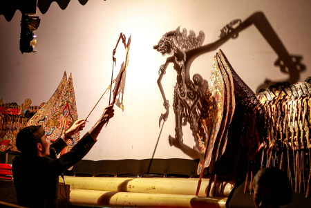 PERGELARAN WAYANG KULIT SEMALAM SUNTUK DI NGANJUK
