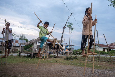 PERTAHANKAN PERMAINAN ANAK TRADISIONAL
