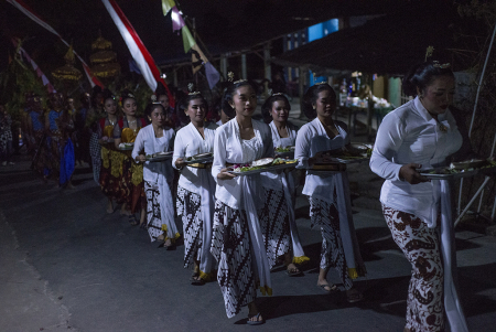  RITUAL PANEN TEMBAKAU DI LERENG GUNUNG MERBABU