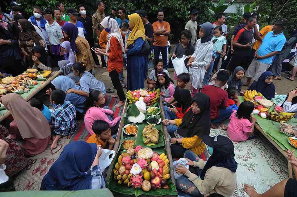 TRADISI KENDURI RUWAH ROSUL MENDAK