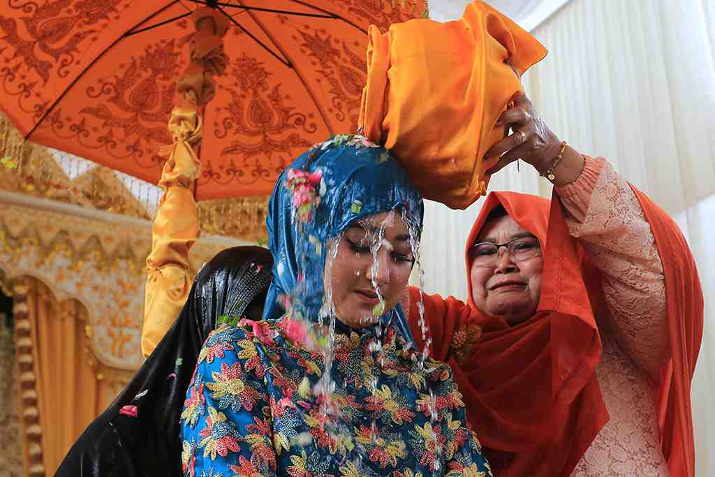 TRADISI MANDI PUCUK DI ACEH BARAT