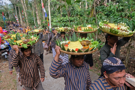 TRADISI NYADRAN 1.000 KUPAT DI TEMANGGUNG