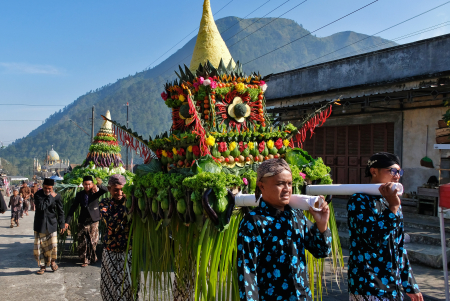 TRADISI SAPARAN MANTRAN DI LERENG GUNUNG ANDONG