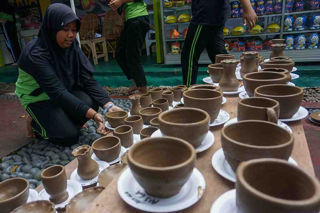 WISATA EDUKASI PEMBUATAN GERABAH