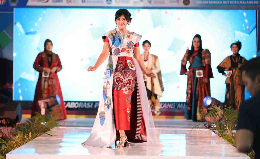 PROMOSI BATIK MALANGAN LEWAT FASHION SHOW