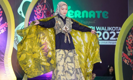 PERAGAAN  BUSANA BERMOTIF REMPAH