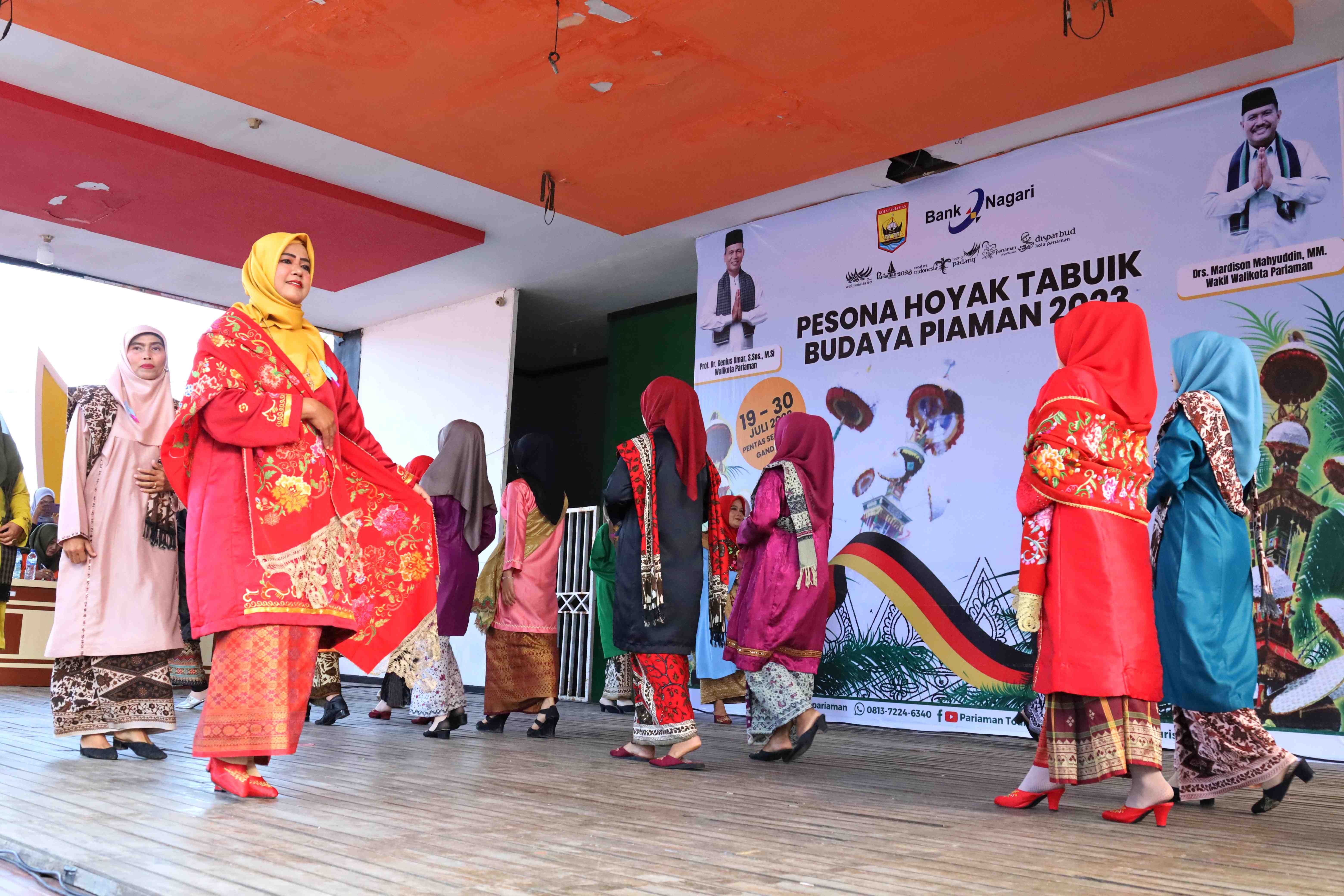LOMBA FASHION SHOW BAJU KURUANG BASIBA