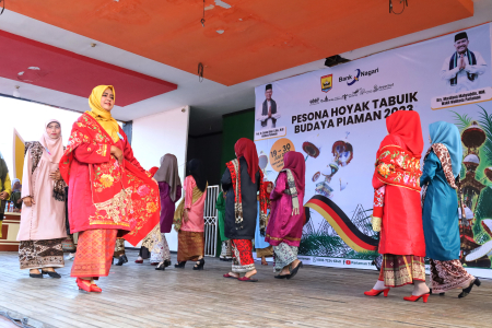 LOMBA FASHION SHOW BAJU KURUANG BASIBA
