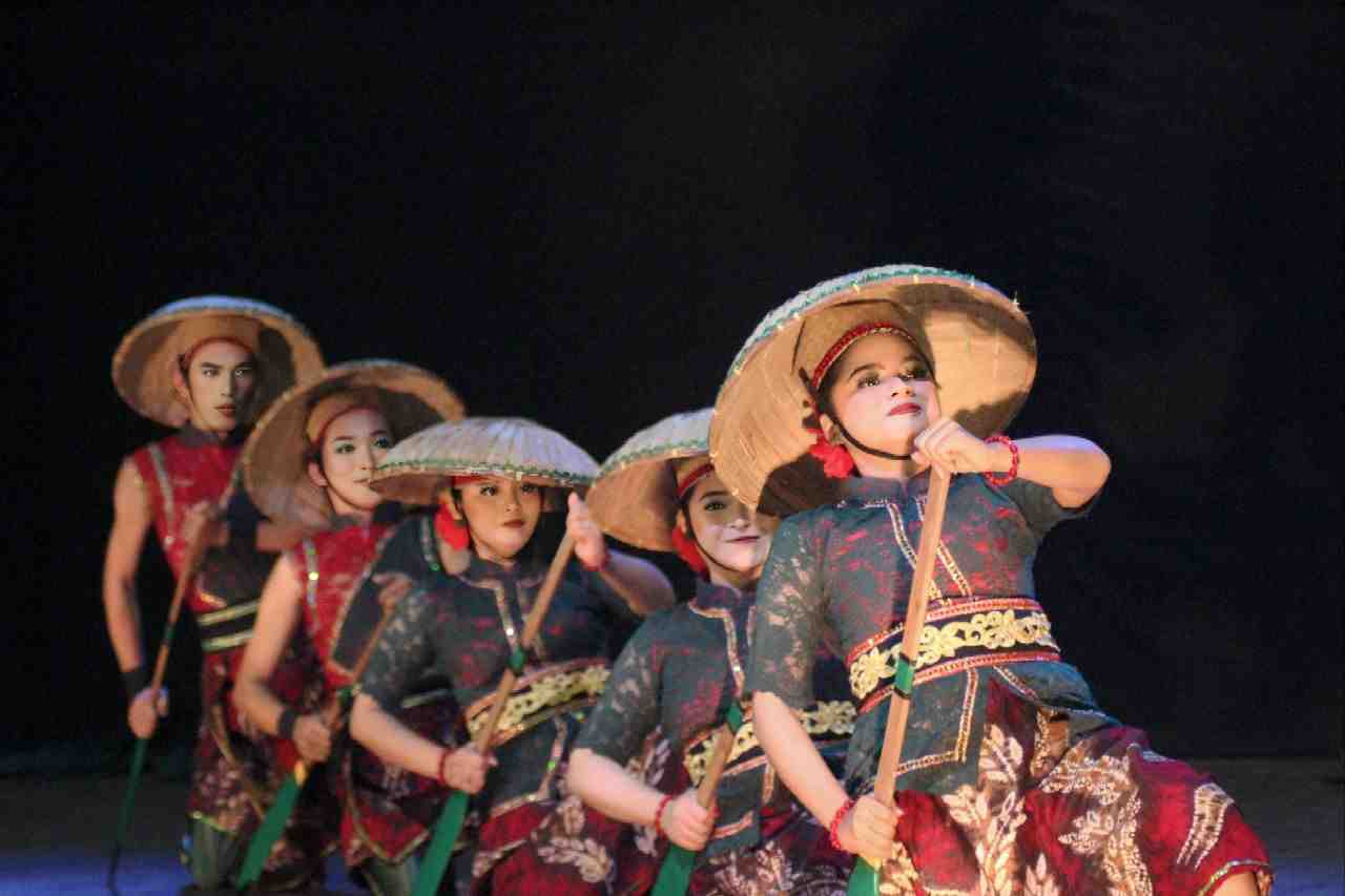 TARIAN TULAK MENYAMBANG