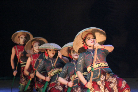 TARIAN TULAK MENYAMBANG