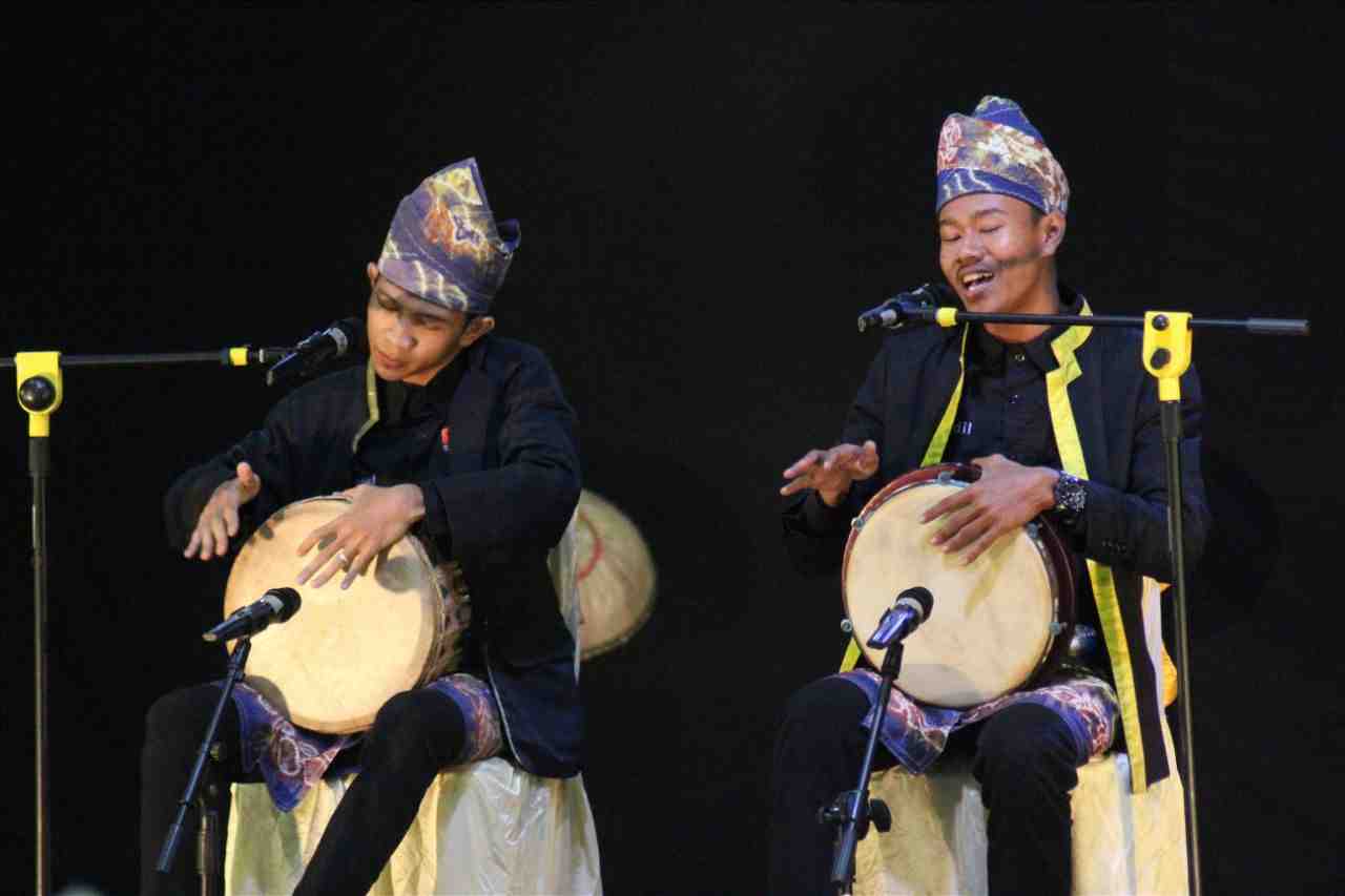 BERMAIN KESENIAN MADIHIN