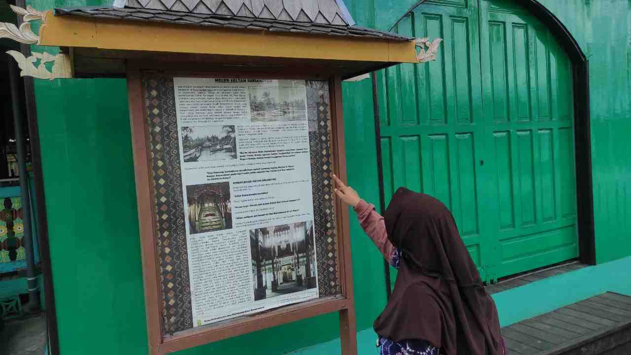 SEJARAH MASJID SULTAN SURIANSYAH