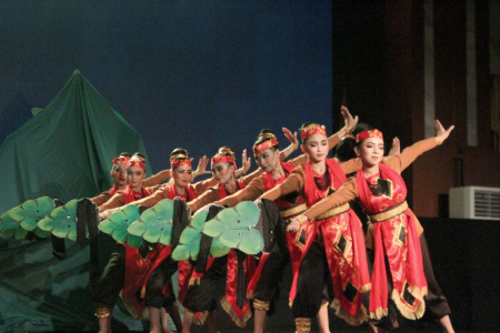 TARI GUNUNG HALAU-HALAU