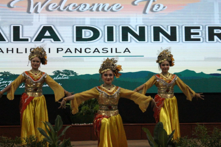 TARIAN KREASI NUANSA BORNEO