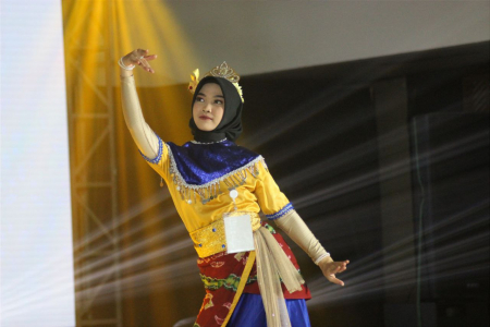  TARI KREASI PADA MALAM BUDAYA DI BANJARMASIN