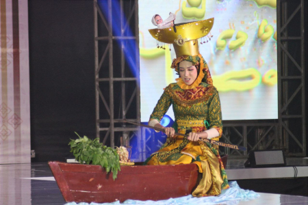 TARI KREASI DENGAN PERAHU