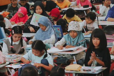 IKUTI LOMBA MEWARNAI
